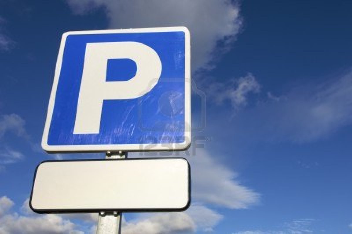 5968558-segnale-di-parcheggio-con-cielo-nuvoloso[1]